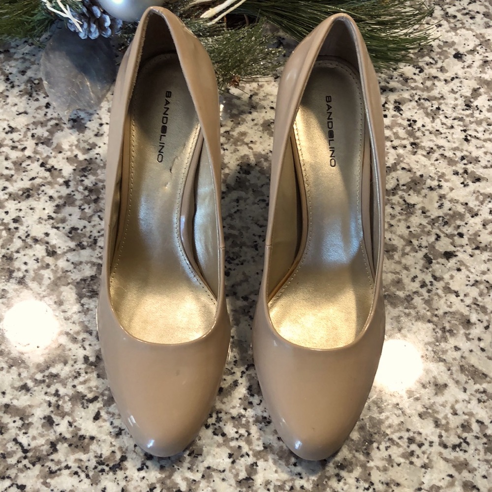 Bandlino Women’s Stiletto in Beige Mid Heeled Shoe Sz 11M